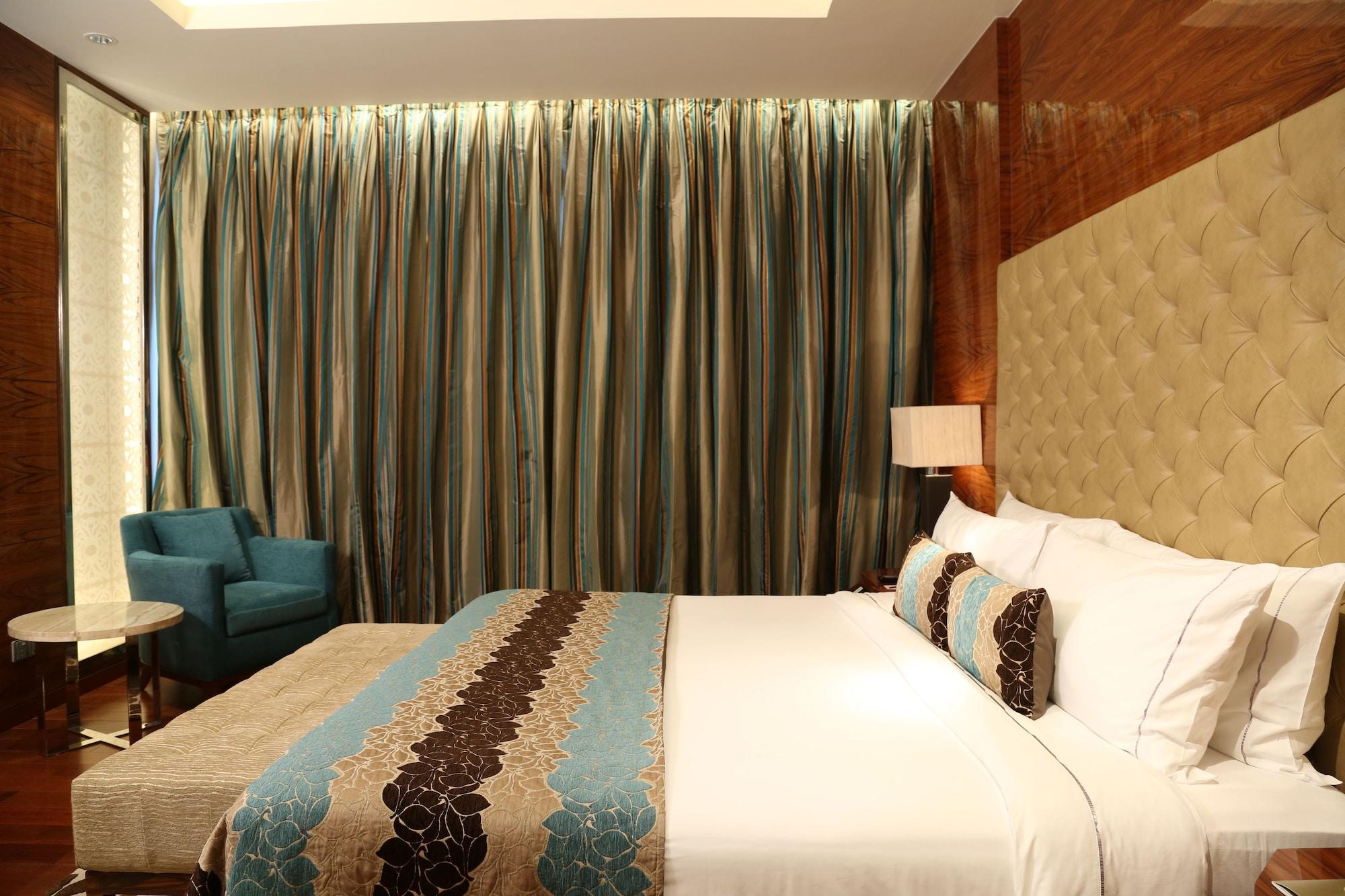 Taj City Centre Gurugram Gurgaon Ngoại thất bức ảnh A bedroom at the hotel