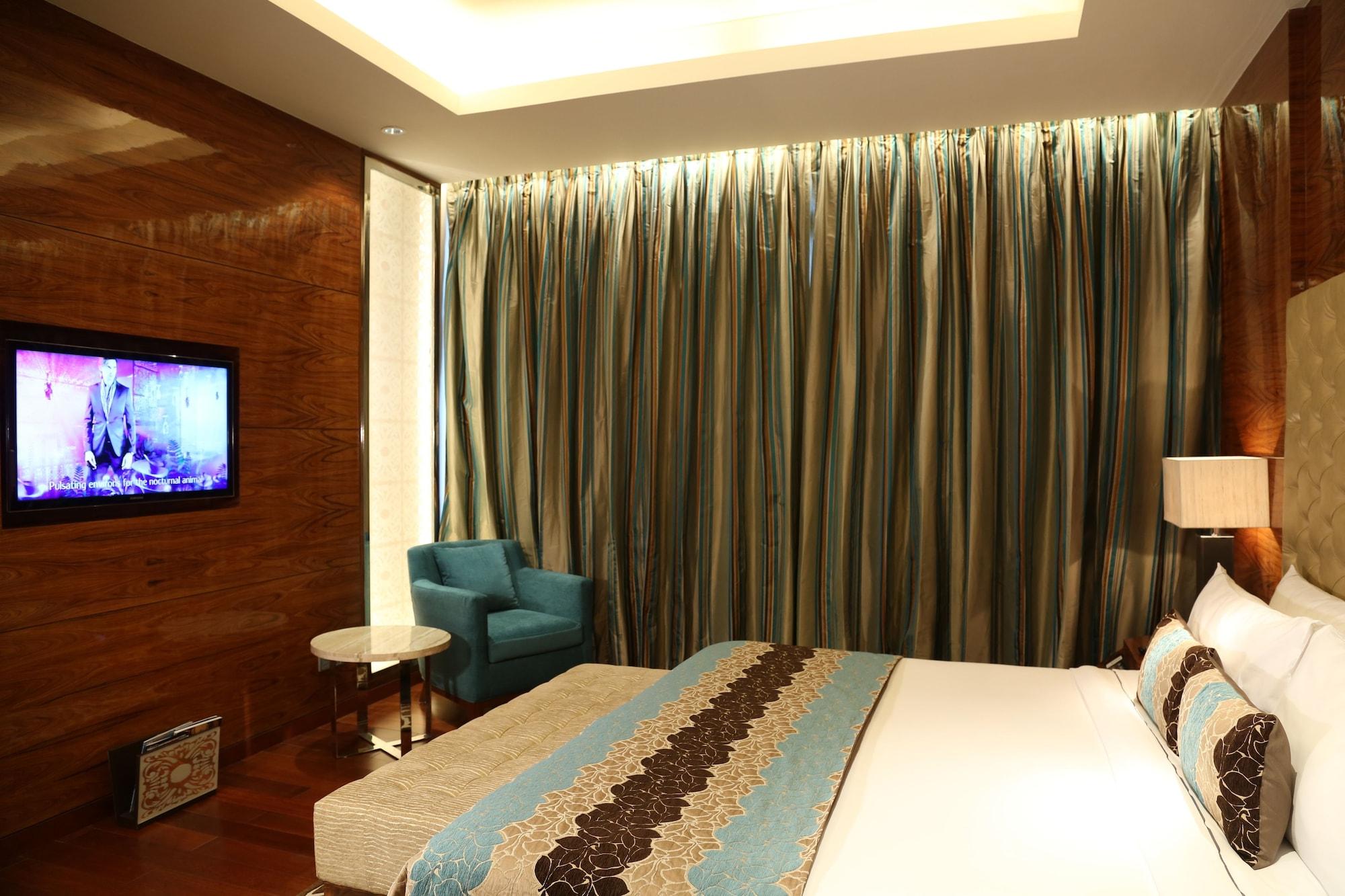Taj City Centre Gurugram Gurgaon Ngoại thất bức ảnh A bedroom at the hotel