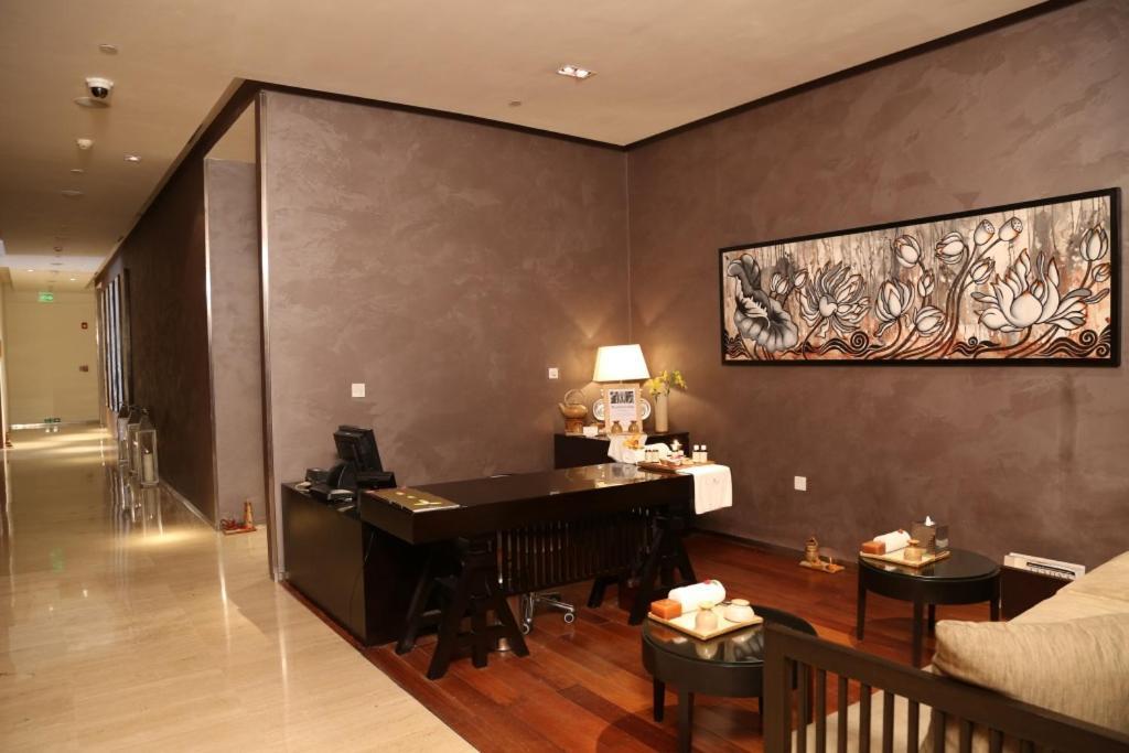 Taj City Centre Gurugram Gurgaon Ngoại thất bức ảnh A spa at the Four Seasons Hotel, Mumbai, India