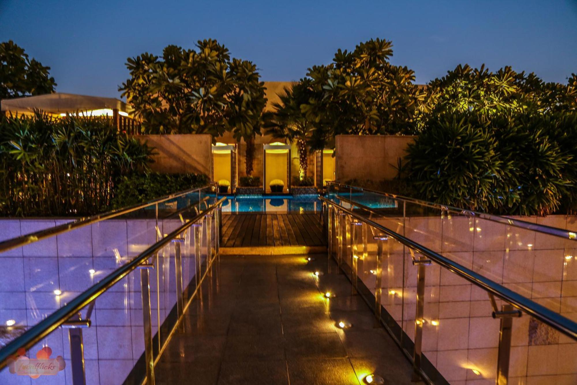 Taj City Centre Gurugram Gurgaon Ngoại thất bức ảnh The pool at the Westin