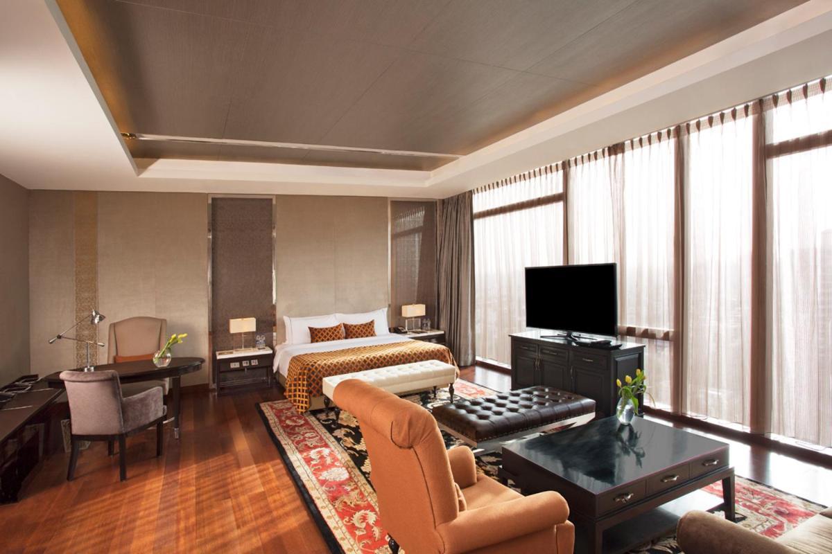 Taj City Centre Gurugram Gurgaon Ngoại thất bức ảnh A suite at the Taj Mahal Palace, Mumbai