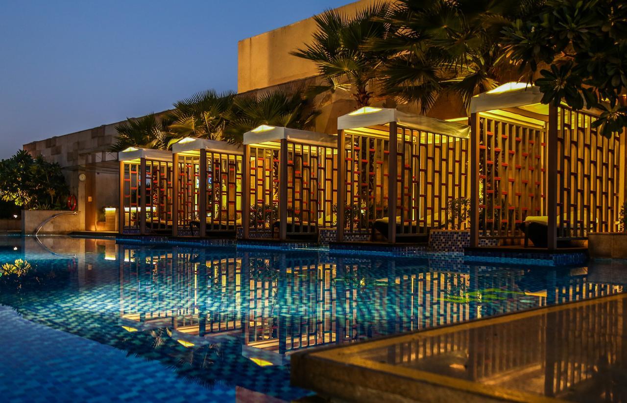 Taj City Centre Gurugram Gurgaon Ngoại thất bức ảnh The pool at the Ritz-Carlton, DIFC