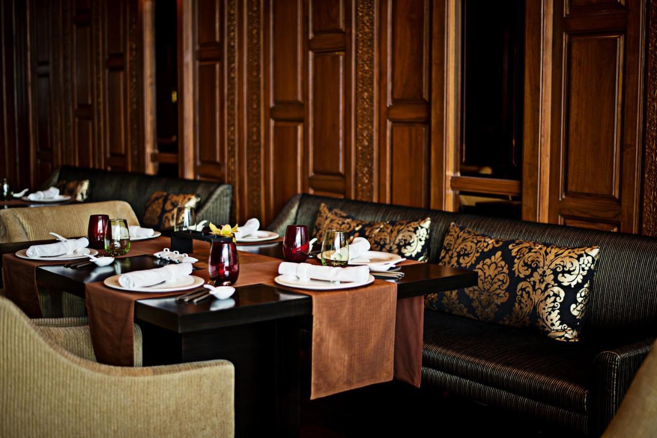 Taj City Centre Gurugram Gurgaon Ngoại thất bức ảnh The interior of the restaurant