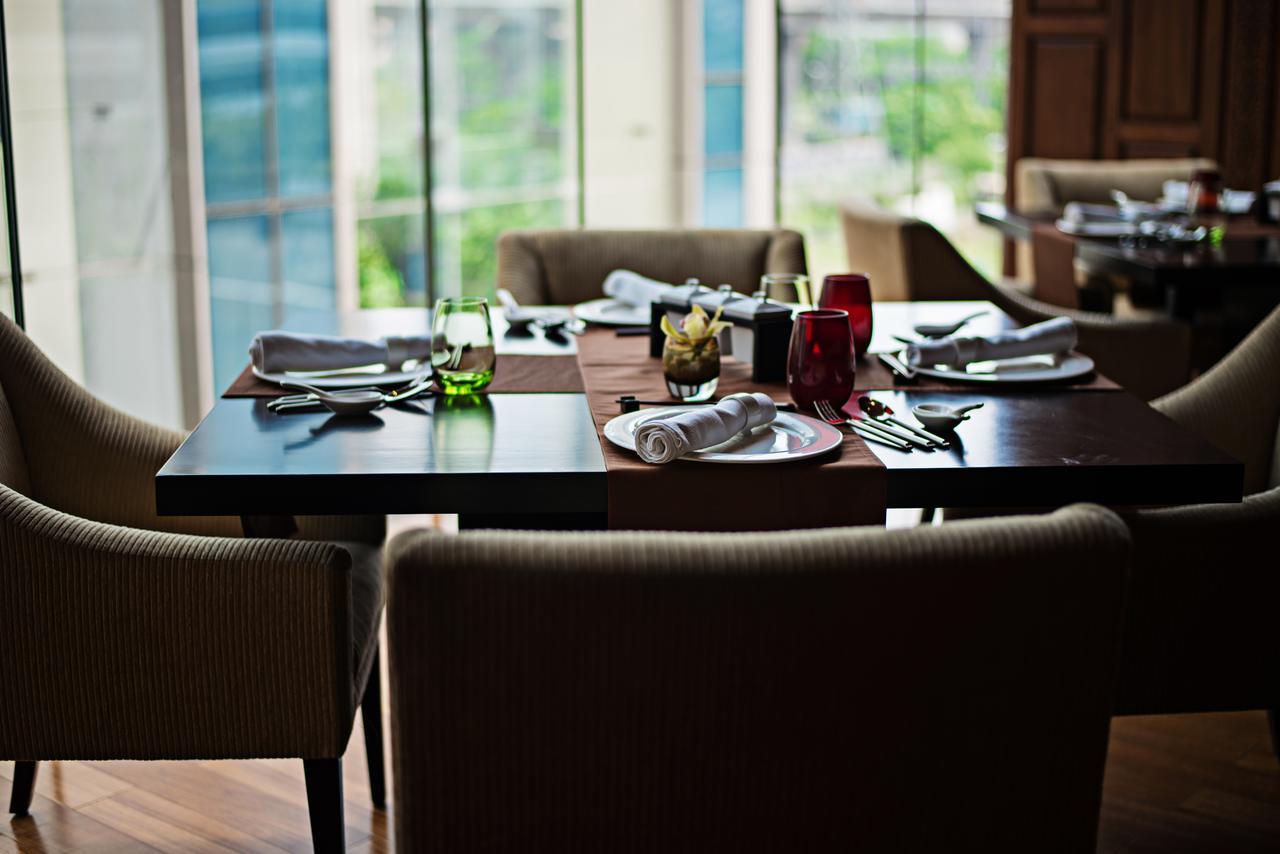 Taj City Centre Gurugram Gurgaon Ngoại thất bức ảnh A table set for fine dining
