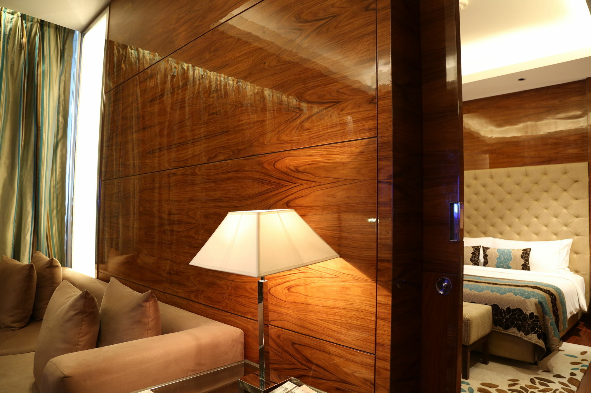 Taj City Centre Gurugram Gurgaon Ngoại thất bức ảnh A room at the hotel