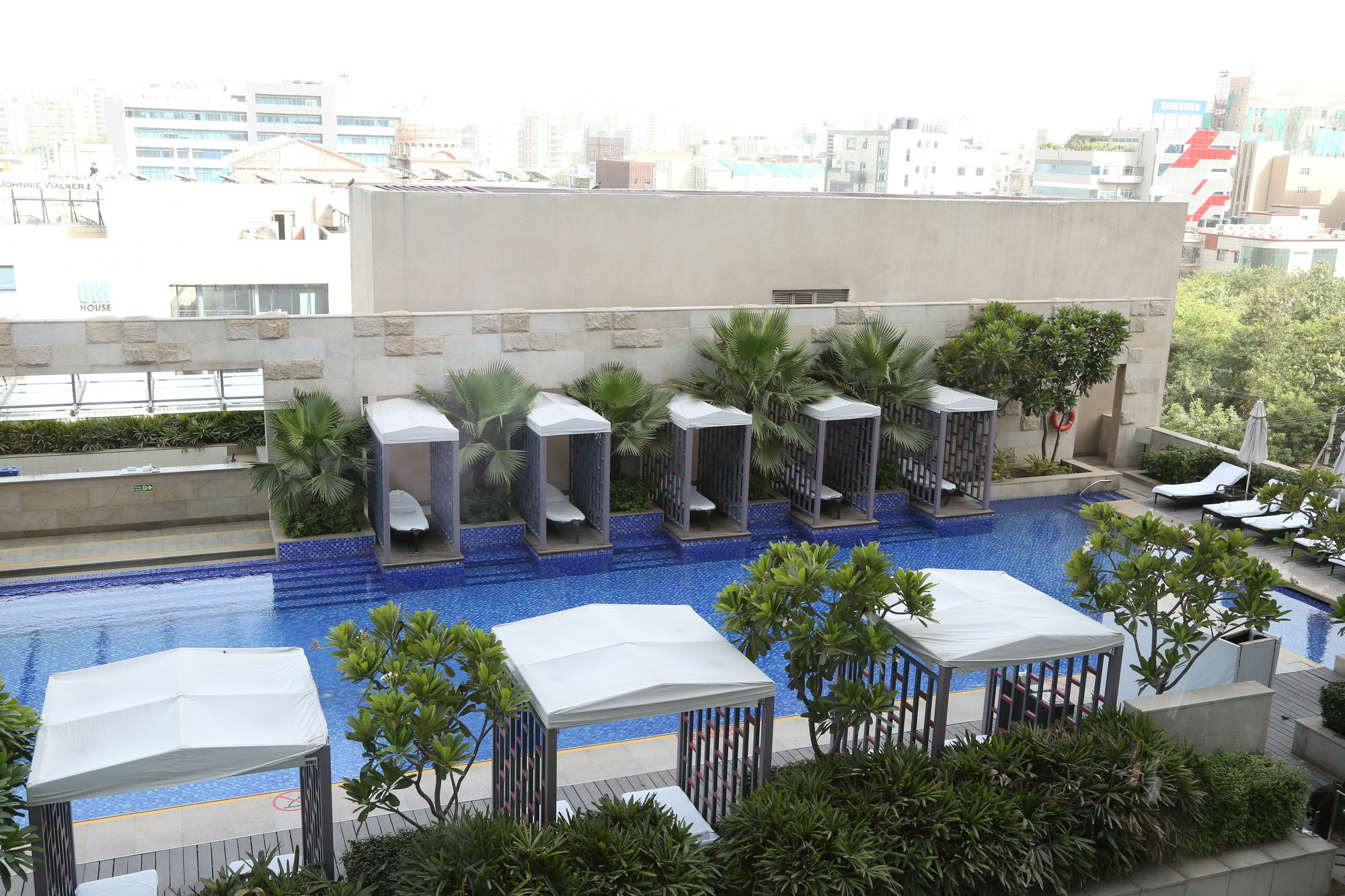 Taj City Centre Gurugram Gurgaon Ngoại thất bức ảnh The pool at the hotel